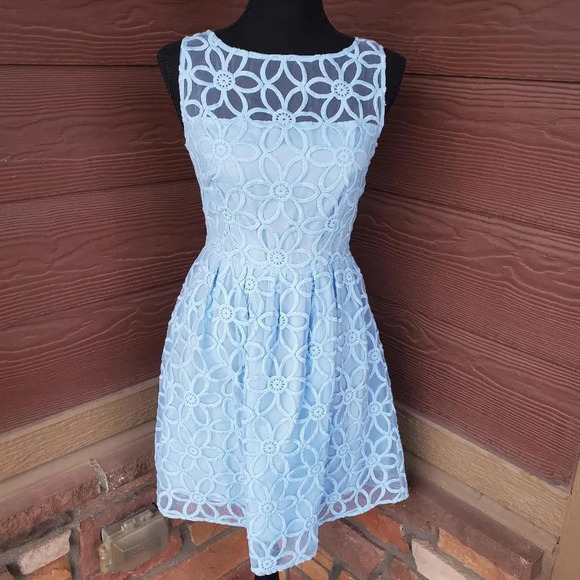BB DAKOTA Women's Blue Floral Lace Tulle Sleeveless Fit and Flare Dress Size 2 - Picture 4 of 12